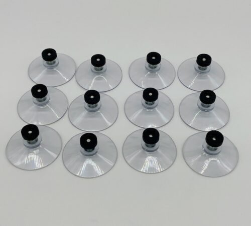 De 12 x zuignap 50 mm met schroefdraad M4x10 en zwart moertje biedt een sterke, herbruikbare bevestigingsoplossing voor gladde oppervlakken.