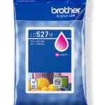 De Brother LC527M is een originele magenta inktcartridge op pigmentbasis, ideaal voor scherpe en betrouwbare kleurenafdrukken tot 900 pagina’s. Deze