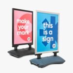 Het premium stoepbord met watertank is een stijlvolle en weerbestendige oplossing om reclame extra goed op te laten vallen, binnen