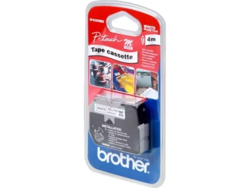 De Brother M-K231SBZ tape levert scherpe zwart-op-wit labels van 9 mm breed en 8 m lang, ideaal voor diverse P-Touch