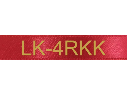 De Epson Satin Ribbon Red/Gold 12mm (5m) is een luxe satijnen lint met goud-op-rode labelkleur, ideaal voor een stijlvolle en
